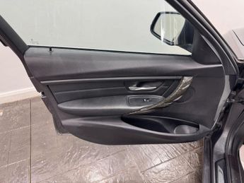 BMW 3 Series 2.0 320d Luxury Touring Auto xDrive Euro 5 (s/s) 5dr