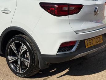 MG MG ZS 44.5kWh Exclusive Auto 5dr