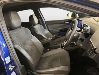 Volkswagen ID.4 Pro 77kWh Family SUV 5dr Electric Auto (174 ps)