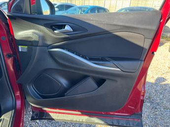 Vauxhall Grandland X 1.2 Turbo SE Auto Euro 6 (s/s) 5dr