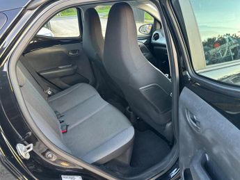 Toyota AYGO 1.0 VVT-i x-play x-shift Euro 6 5dr (Safety Sense)