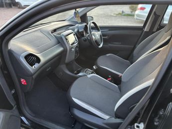 Toyota AYGO 1.0 VVT-i x-play x-shift Euro 6 5dr (Safety Sense)