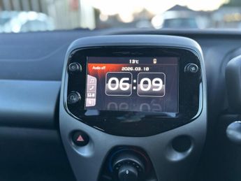 Toyota AYGO 1.0 VVT-i x-play x-shift Euro 6 5dr (Safety Sense)