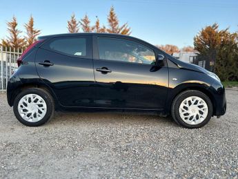 Toyota AYGO 1.0 VVT-i x-play x-shift Euro 6 5dr (Safety Sense)