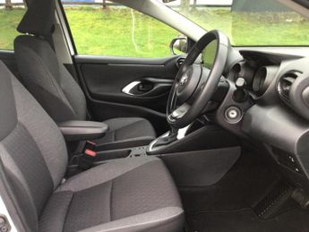Toyota Yaris 1.5 Hybrid Design 5dr CVT