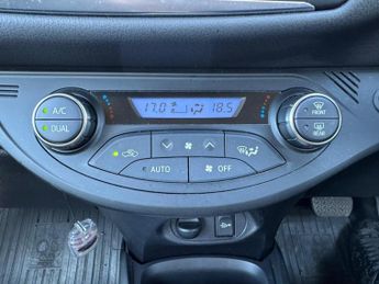 Toyota Yaris 1.5 VVT-h Excel E-CVT Euro 6 5dr (15in Alloy)