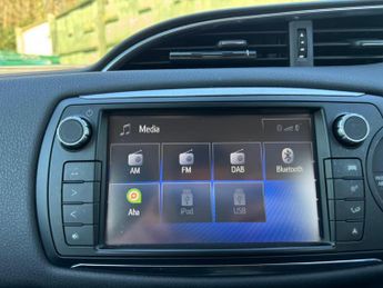 Toyota Yaris 1.5 VVT-h Excel E-CVT Euro 6 5dr (15in Alloy)