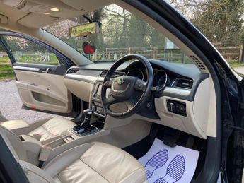 Skoda Superb 2.0 TDI Elegance DSG Euro 5 5dr