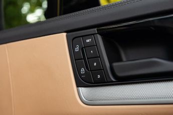 Porsche Cayenne 3.0 V6 E-Hybrid 25.9kWh TiptronicS 4WD Euro 6 (s/s) 5dr