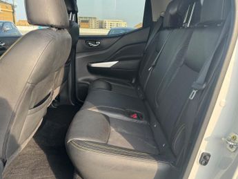 Nissan Navara 2.3 dCi N-Guard Auto 4WD Euro 6 4dr