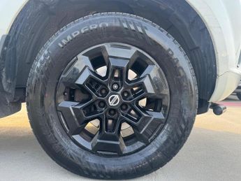 Nissan Navara 2.3 dCi N-Guard Auto 4WD Euro 6 4dr