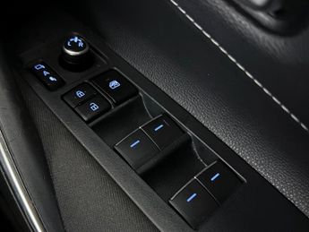 Toyota Corolla 1.8 VVT-h Design CVT Euro 6 (s/s) 5dr