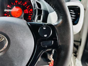 Toyota AYGO 1.0 VVT-i x-pression x-shift Euro 5 5dr Euro 5