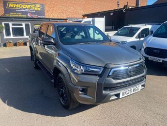 Toyota Hilux 2.8 D-4D-h Invincible X Auto 4WD Euro 6 4dr
