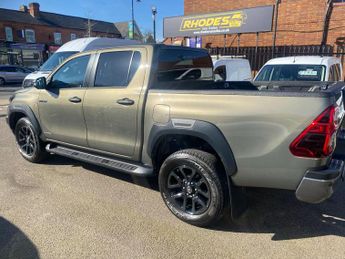 Toyota Hilux 2.8 D-4D-h Invincible X Auto 4WD Euro 6 4dr
