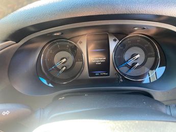 Toyota Hilux 2.8 D-4D-h Invincible X Auto 4WD Euro 6 4dr