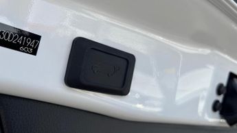 Toyota RAV4 2.5 VVT 18.1kWh Design CVT 4WD Euro 6 (s/s) 5dr