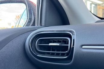 Toyota Yaris 1.5 VVT-h Design E-CVT Euro 6 (s/s) 5dr