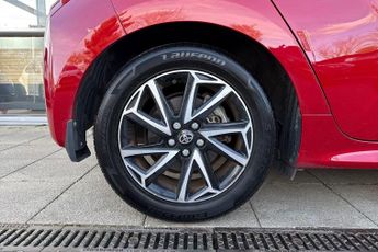 Toyota Yaris 1.5 VVT-h Design E-CVT Euro 6 (s/s) 5dr