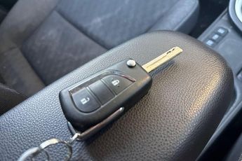 Toyota Yaris 1.5 VVT-h Design E-CVT Euro 6 (s/s) 5dr