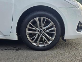 Toyota Avensis 2.0 D-4D Business Edition Touring Sports Euro 6 (s/s) 5dr