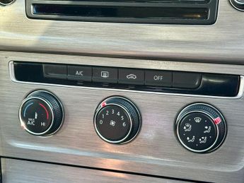 Volkswagen Golf 2.0 TDI BlueMotion Tech SE DSG Euro 5 (s/s) 5dr