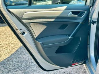 Volkswagen Golf 2.0 TDI BlueMotion Tech SE DSG Euro 5 (s/s) 5dr