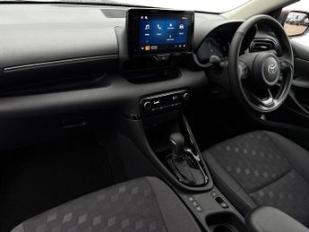 Toyota Yaris 1.5 VVT-h Design Hatchback 5dr Petrol Hybrid E-CVT Euro 6 (s/s) 