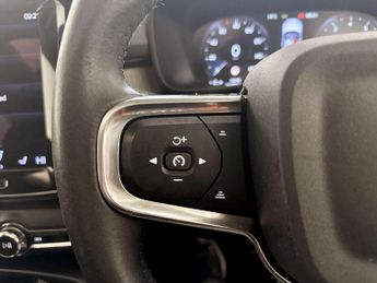 Volvo XC40 2.0 B5 MHEV Inscription Pro SUV 5dr Petrol Hybrid Auto AWD Euro 