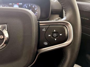 Volvo XC40 2.0 B5 MHEV Inscription Pro SUV 5dr Petrol Hybrid Auto AWD Euro 