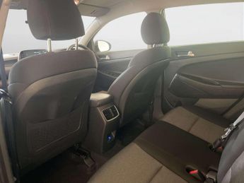 Hyundai TUCSON 1.6 CRDi MHEV SE Nav SUV 5dr Diesel Hybrid DCT Euro 6 (s/s) (136