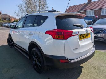 Toyota RAV4 2.2 D-CAT Invincible Auto 4WD Euro 5 5dr