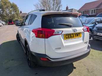 Toyota RAV4 2.2 D-CAT Invincible Auto 4WD Euro 5 5dr