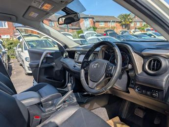 Toyota RAV4 2.2 D-CAT Invincible Auto 4WD Euro 5 5dr