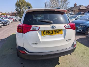 Toyota RAV4 2.2 D-CAT Invincible Auto 4WD Euro 5 5dr