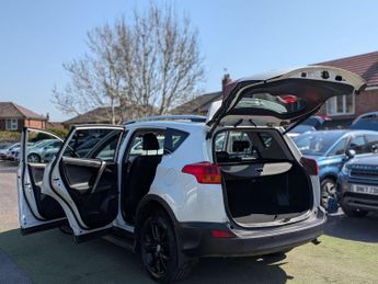 Toyota RAV4 2.2 D-CAT Invincible Auto 4WD Euro 5 5dr