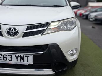 Toyota RAV4 2.2 D-CAT Invincible Auto 4WD Euro 5 5dr