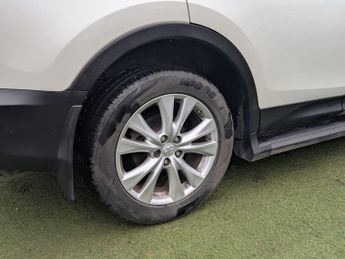 Toyota RAV4 2.2 D-CAT Invincible Auto 4WD Euro 5 5dr