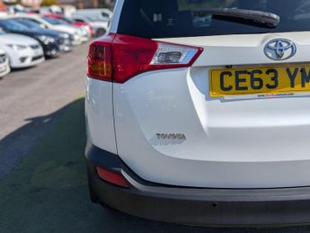 Toyota RAV4 2.2 D-CAT Invincible Auto 4WD Euro 5 5dr