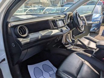 Toyota RAV4 2.2 D-CAT Invincible Auto 4WD Euro 5 5dr