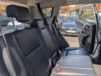 Toyota RAV4 2.2 D-CAT Invincible Auto 4WD Euro 5 5dr