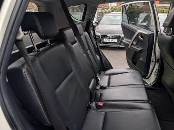 Toyota RAV4 2.2 D-CAT Invincible Auto 4WD Euro 5 5dr