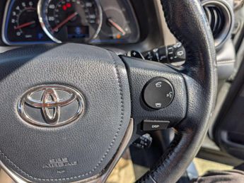 Toyota RAV4 2.2 D-CAT Invincible Auto 4WD Euro 5 5dr