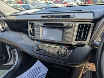 Toyota RAV4 2.2 D-CAT Invincible Auto 4WD Euro 5 5dr