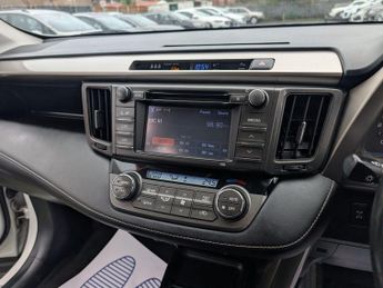 Toyota RAV4 2.2 D-CAT Invincible Auto 4WD Euro 5 5dr