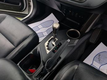 Toyota RAV4 2.2 D-CAT Invincible Auto 4WD Euro 5 5dr