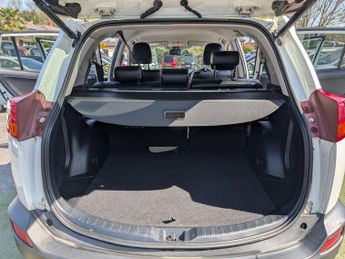 Toyota RAV4 2.2 D-CAT Invincible Auto 4WD Euro 5 5dr