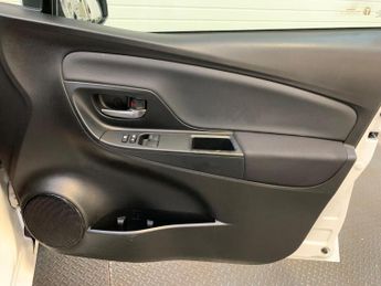 Toyota Yaris 1.5 VVT-h Design E-CVT Euro 6 (s/s) 5dr