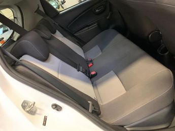 Toyota Yaris 1.5 VVT-h Design E-CVT Euro 6 (s/s) 5dr