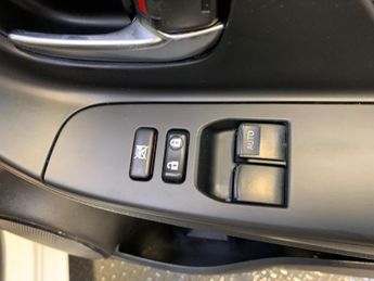 Toyota Yaris 1.5 VVT-h Design E-CVT Euro 6 (s/s) 5dr